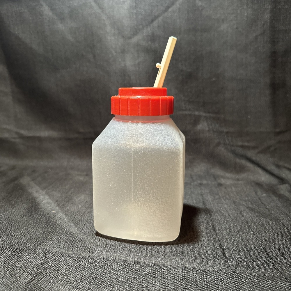 Rubbermaid Servin Sippin Saver Bottle & Red Lid Only, Pop up Straw Lid 1 Pint